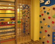 Muro de escalada interior de madera